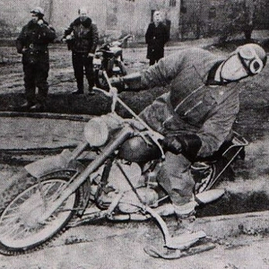 old-skiing.jpg