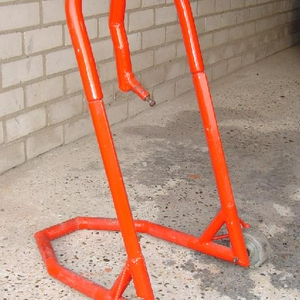 paddock stand voorkant (onder balhoofd)