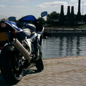 r6 aan water.jpg