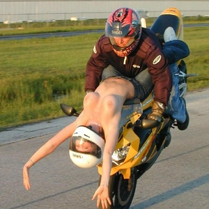 13258toplessendo1.jpg