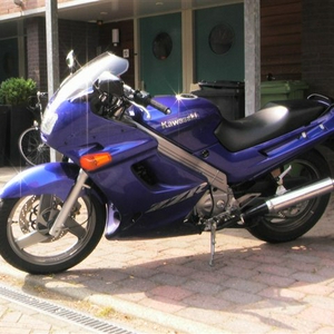 Kawasaki zzr 250