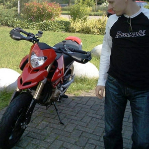 hypermotard2.jpg