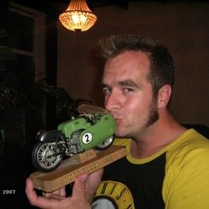 Guzzi..kiss.jpg