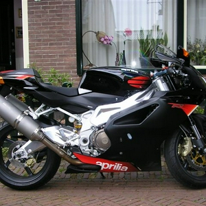 Aprillia RSV mille.jpg