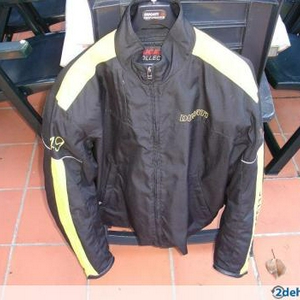 28812041-ducati-motovest-dainese.jpg
