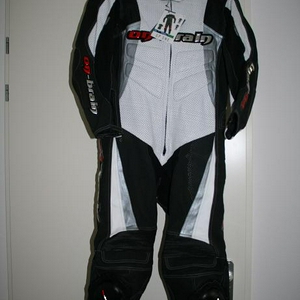 Splinter nieuwe motor overall van On-Brain!
