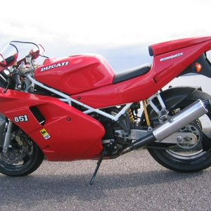motor rik op dijk.jpg