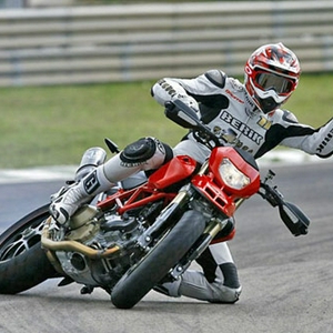 xaus_hypermotard.jpg