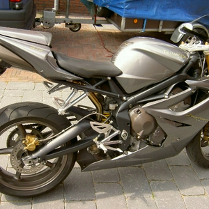 Triumph Daytona 675 Grafiet grijs 2 jaar oud