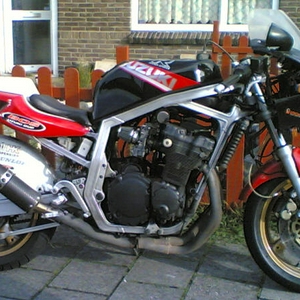 gsx-r750.jpg