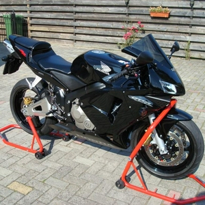 Honda CBR 600RR Bwjr 2004 in nieuwstaat kleur zwart