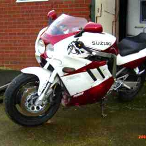 Suzuki GSX750R.jpg