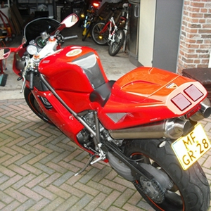 Ducati 748 bouwjaar 2001 (nieuwstaat) 2