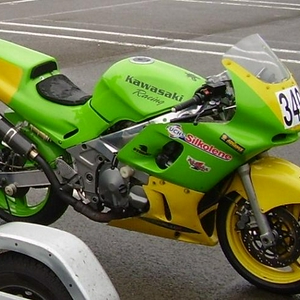 2x circuitfiets ZZR600