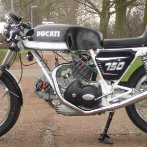 Ducati 750 Sport with curved Contis.jpg
