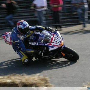52891684_1-yamaha-r1-race-klaar-bwj-2008-ohlins-akrapovic-org-ond.jpg