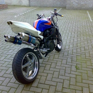 Twin Hi-level uitlaten met linkpipe