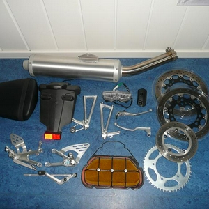 Te koop heel veel originele onderdelen R6 van 2005