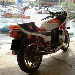 Honda_cbr1100_win.jpg