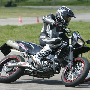 2468_Suzuki_DRZ_400_SM_Borsay_05 (Small).jpg