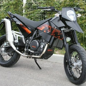 KTM_690_SM_grande.jpg
