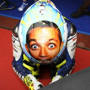 valentino_rossi_helmet_01.jpg