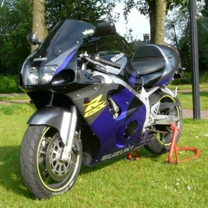 1_GSX-R_600_-_1997.jpg