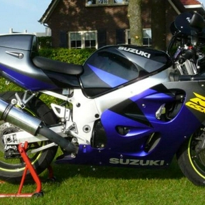 3_GSX-R_600_-_1997.jpg