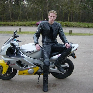 Viccie op motor.JPG