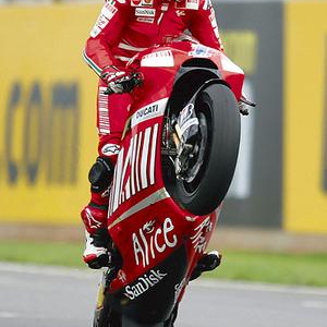 casey_stoner_narrowweb__300x452,0[1].jpg