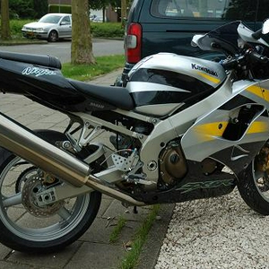 becat's zx9r