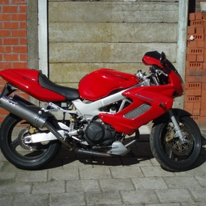te koop: Honda VTR100 firestorm in nieuwstaat!
