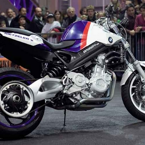 f800r-stunt.jpg