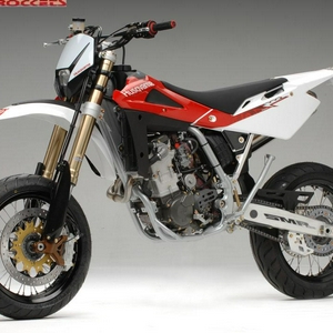 2007_Husky_SM510R_2r.JPG