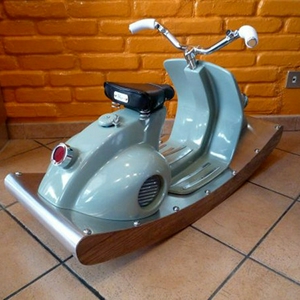 thumb_Vespa_schommelpaard_2[1].jpeg