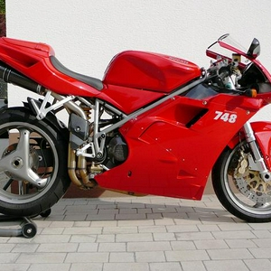 34galleryHans_Ronnys_Ducati_748_with_Carbon_Mirrors2.jpg