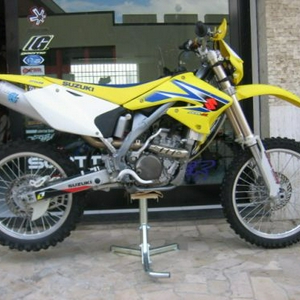 Suzuki_RMZ_Enduro_250-2006.jpg