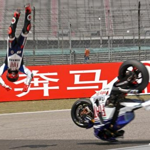 n474940_220126_Jorge Lorenzo suffer heavy crash at Shanghai-1280x960-may2-10_jpg__original_preview_big.jpg