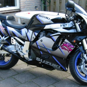 GSX-R 750 1.JPG