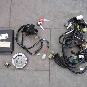 Te koop: ECU, contactslotenset en kabelboom Yamaha R6 2004