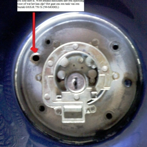 Benzine vloeit over tank bij optrekken en remmen GSX-R 750
