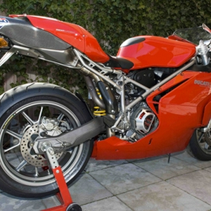 Te koop Ducati 999 monoposto perfecte staat.