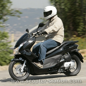 Honda-PCX_acpz2.jpg