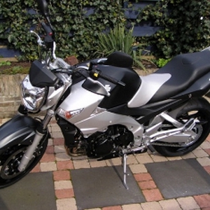 GSR600 mat zwart. 2006, nog geen 2.500km!
