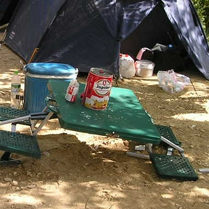 Stukkige picknicktafel.jpg