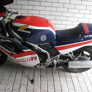 HONDA-VF1000R-SC16