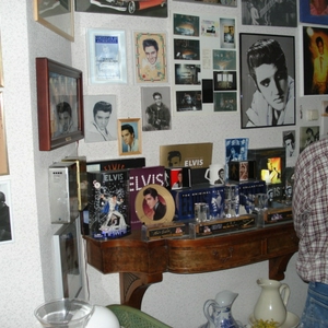 elvis (2).JPG