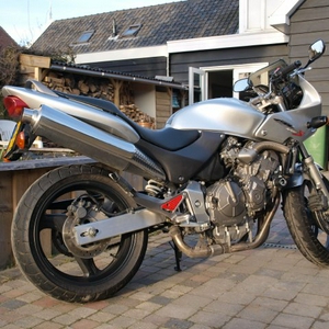 CB 600 S Hornet, zilvergrijs metallic.