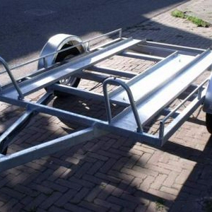 Hoe 2 motoren het beste op de trailer krijgen