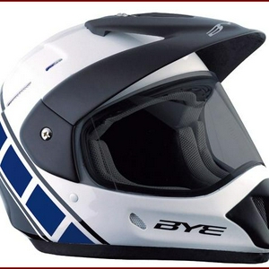 Bye-helm-blauw.JPG